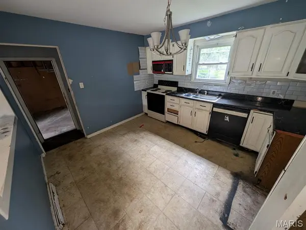 20 Marlo DR, Belleville, IL 62226