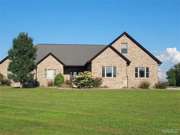 4553 Lauren DR, Pocahontas, IL 62275