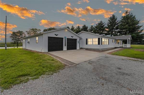 837 Pokey Rd, Pocahontas, IL 62275