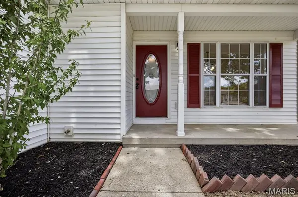 16475 Hardwood LN, St Robert, MO 65584
