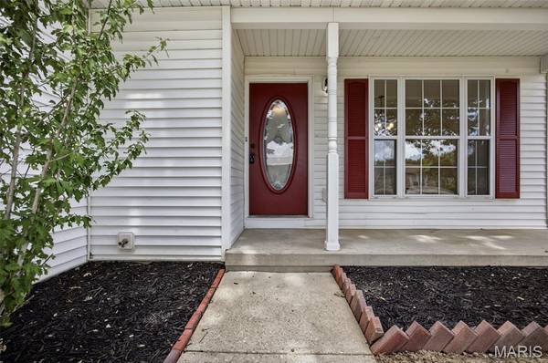 16475 Hardwood LN, St Robert, MO 65584
