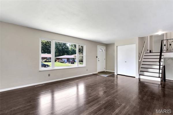 37 Briarwood DR, Belleville, IL 62223