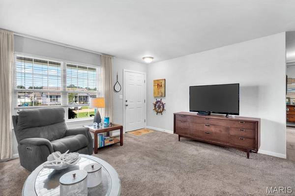 91 Swaying Pine LN, Winfield, MO 63389