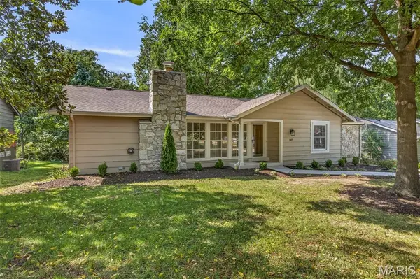 807 Garonne DR, Manchester, MO 63021