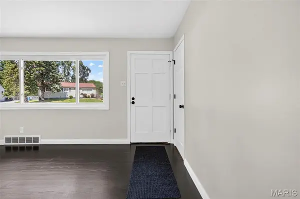 1180 Elder DR, Florissant, MO 63033