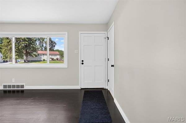 1180 Elder DR, Florissant, MO 63033