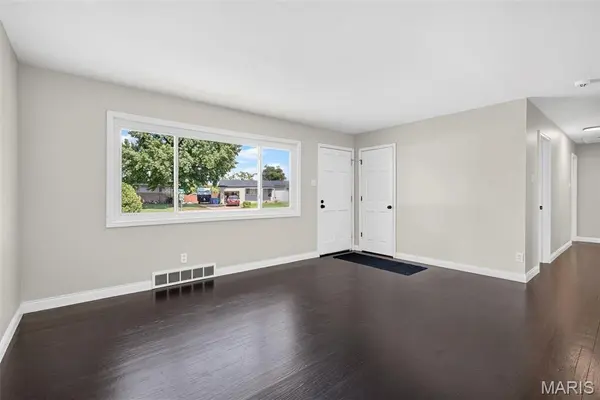 1180 Elder DR, Florissant, MO 63033