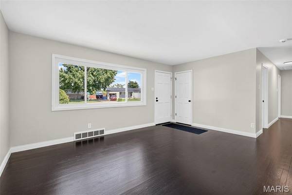 1180 Elder DR, Florissant, MO 63033