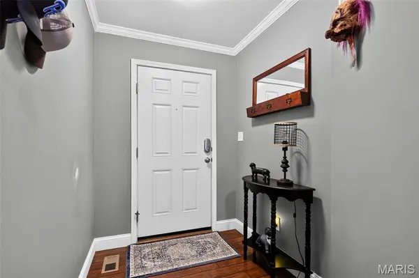 5513 Wavecrest CIR, St Charles, MO 63304