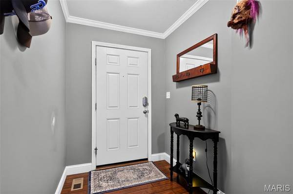 5513 Wavecrest CIR, St Charles, MO 63304