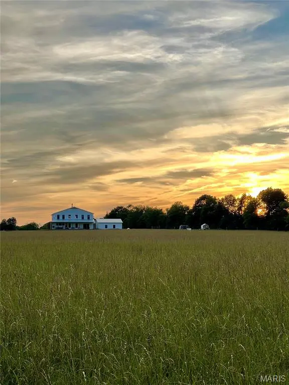 1651 Sneak RD, Foristell, MO 63348