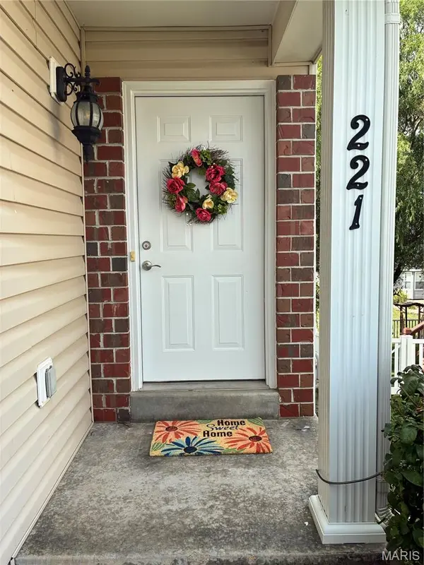 221 Stone Run BLVD, Wentzville, MO 63385