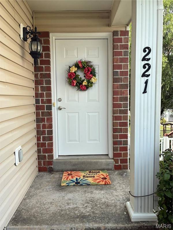 221 Stone Run BLVD, Wentzville, MO 63385
