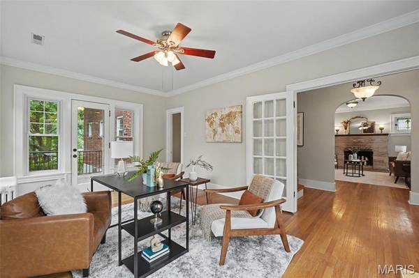 948 Tuxedo BLVD, Webster Groves, MO 63119