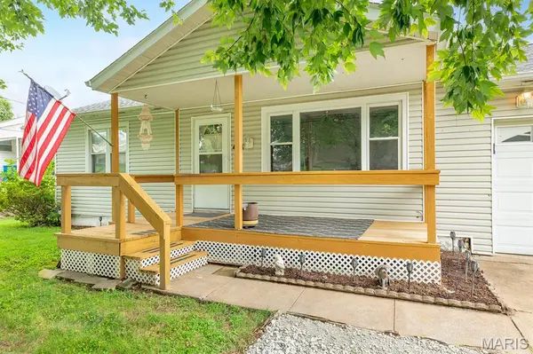 438 W Rosedale DR, East Alton, IL 62024
