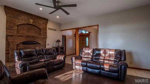 9791 Leathers Rd, Richmond, MO 64085