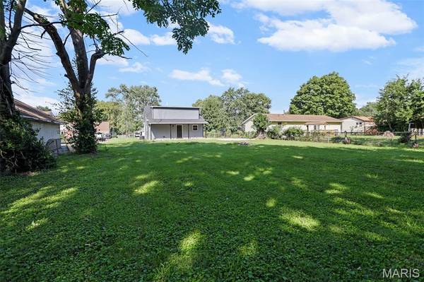 222 Lindenwood DR, East Alton, IL 62024