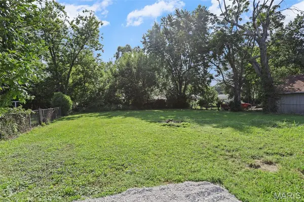 222 Lindenwood DR, East Alton, IL 62024
