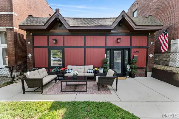 2006 Geyer AVE, St Louis, MO 63104