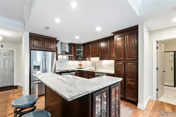 1151 Mill Crossing DR #202, Creve Coeur, MO 63141
