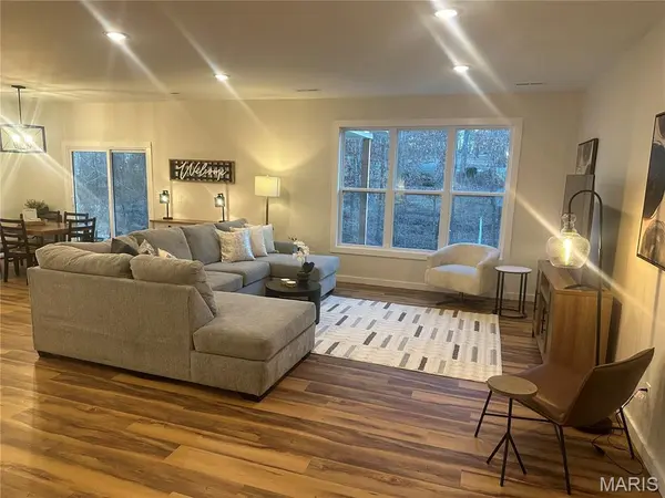 3304 Rhett LN, Poplar Bluff, MO 63901