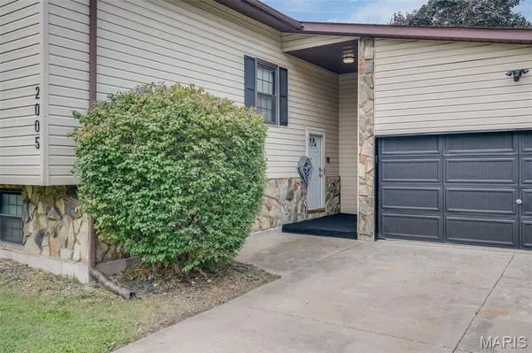2005 Maple Tree LN, Cahokia, IL 62206