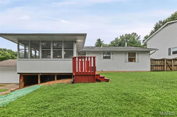1810 Montview AVE, Godfrey, IL 62035