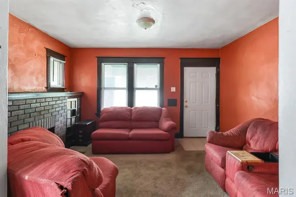 6420 Glenmore AVE, Uplands Park, MO 63121