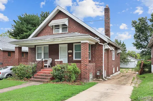 6420 Glenmore AVE, Uplands Park, MO 63121