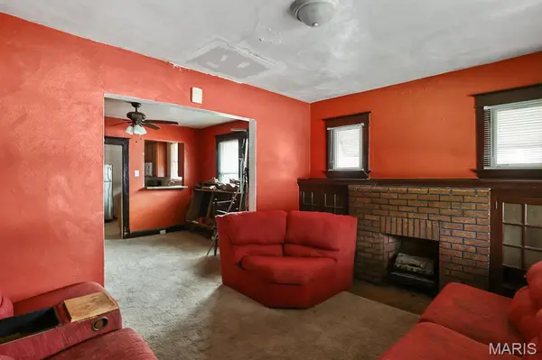 6420 Glenmore AVE, Uplands Park, MO 63121