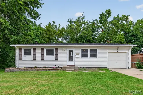 1563 Ville Rosa LN, Hazelwood, MO 63042