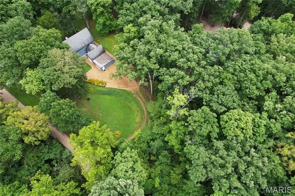 8 Linden RD, New Florence, MO 63363