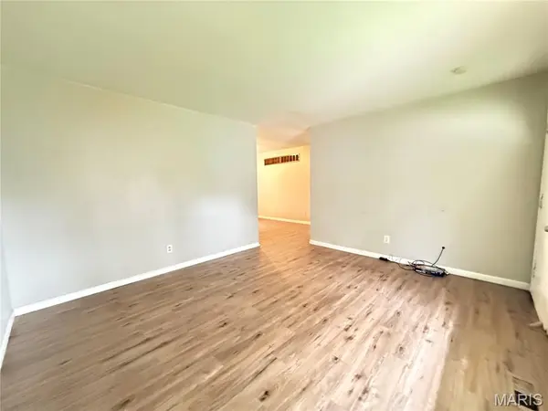 10414 Royal DR, St Louis, MO 63136