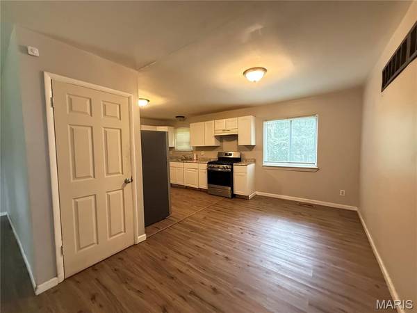 10414 Royal DR, St Louis, MO 63136