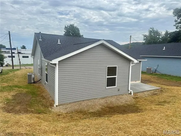 17 Dalton, Leadington, MO 63601
