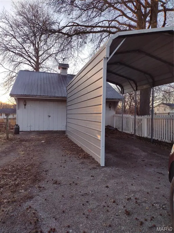 103 N Cherry ST, Middletown, MO 63359