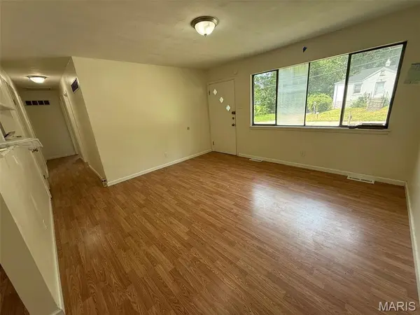 10078 Green Valley DR, St Louis, MO 63136