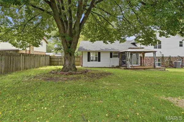 30 Mar Jacques DR, Belleville, IL 62226