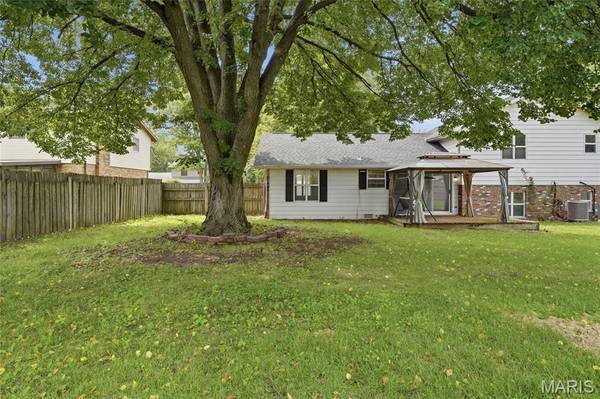 30 Mar Jacques DR, Belleville, IL 62226