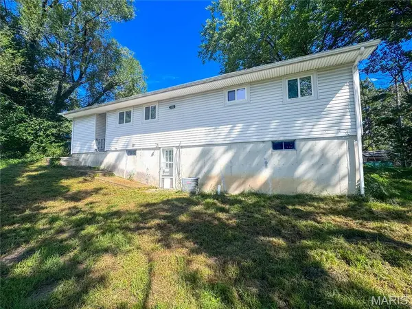 450 Hillcrest DR, Bourbon, MO 65441