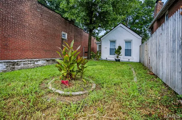 2619 Michigan AVE, St Louis, MO 63118