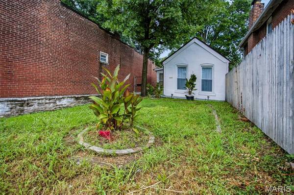 2619 Michigan AVE, St Louis, MO 63118