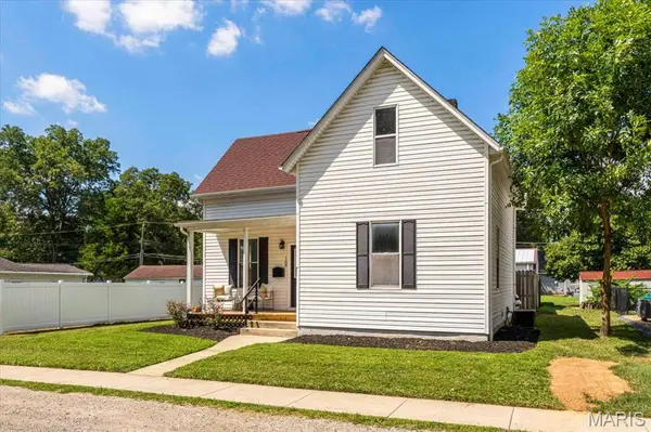 108 S Vine ST, Freeburg, IL 62243
