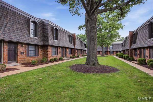 1871 Mansard DR, St Louis, MO 63125