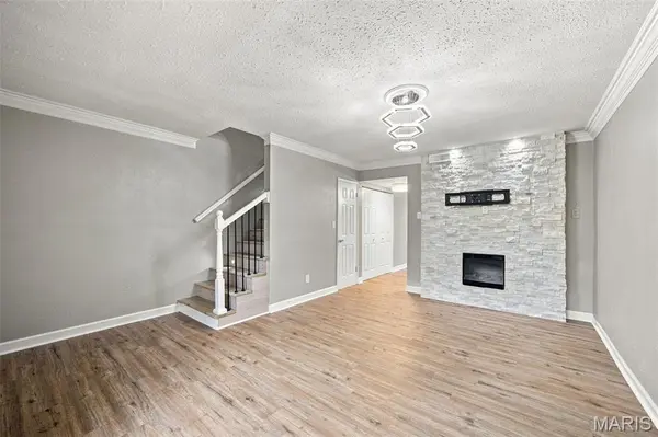 1871 Mansard DR, St Louis, MO 63125