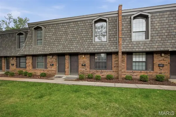 1871 Mansard DR, St Louis, MO 63125