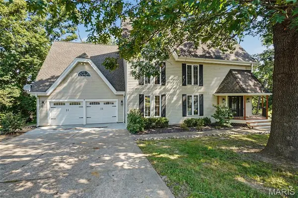 3 Oak Bluff DR, Lake St Louis, MO 63367