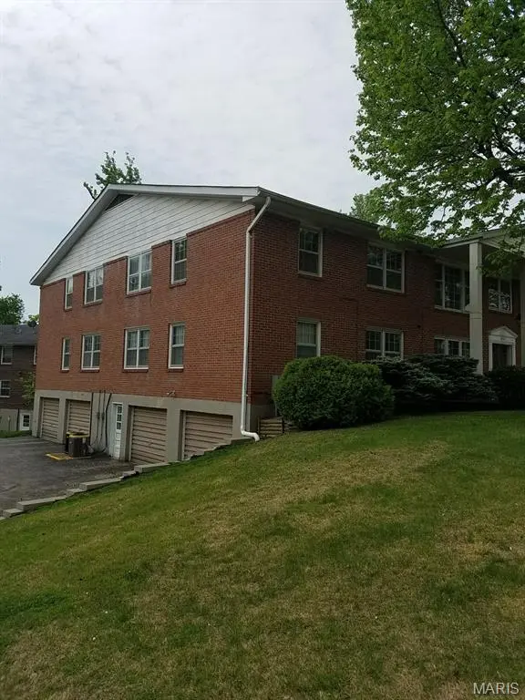 604 Thunderbird CT, Chesterfield, MO 63017