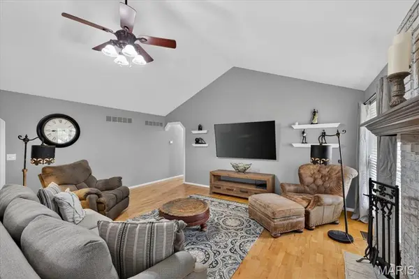 2713 Sundowner DR, St Charles, MO 63303