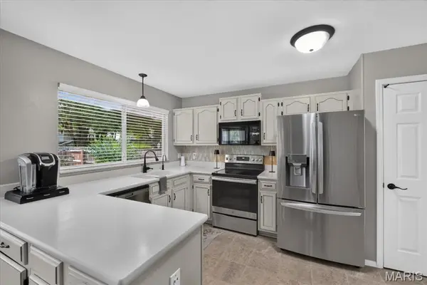 2713 Sundowner DR, St Charles, MO 63303